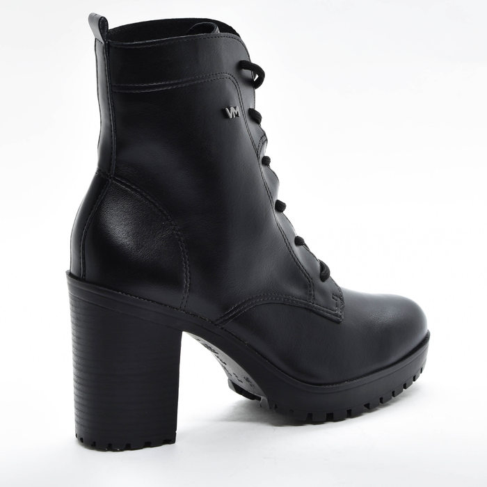 Bota Coturno Via Marte Cano Médio com Recortes Pesponto Salto Alto Grosso Solado Tratorado Preto