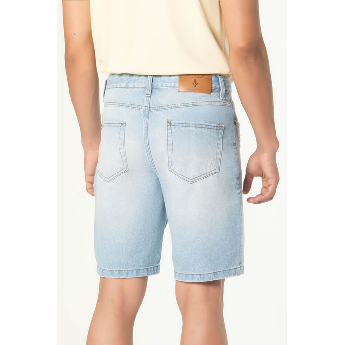 Bermuda Dlz Jeans Slim com Bolso Aplicação Metal Logo Detalhe Desfiado Azul Claro