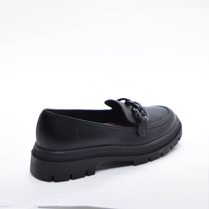 Sapato Mocassim Moleca Detalhe Corrente Salto Rasteira Solado Tratorado Preto