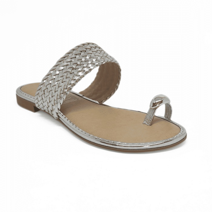 Rasteira Mississipi Cabedal Dedo com Tira Larga Trançada Metalizada Prata