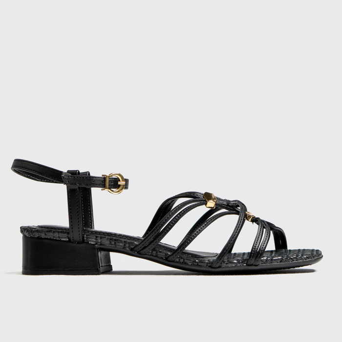 Sandália Ramarim Bico Quadrado Tiras Vazada Aplicação Metal Palmilha Tressê Fechamento Fivela Salto 