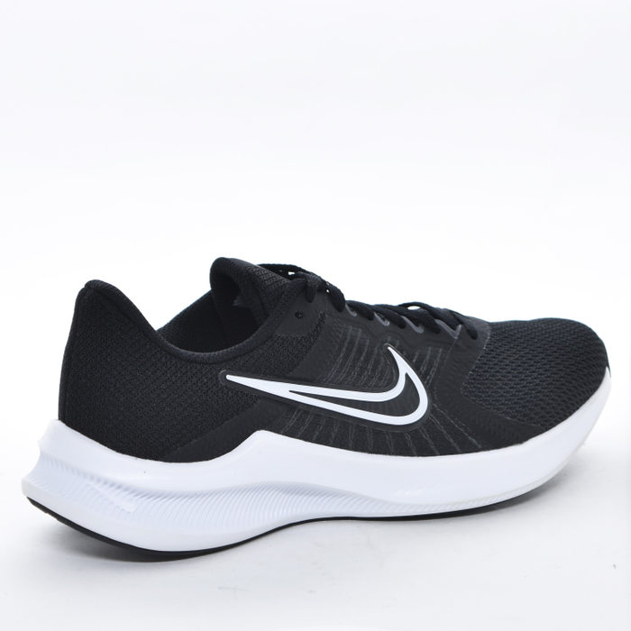 Tênis Nike Downshifter 11 Mesh com Recortes Tela Solado Trabalhado Aplicação Logo Branco Preto