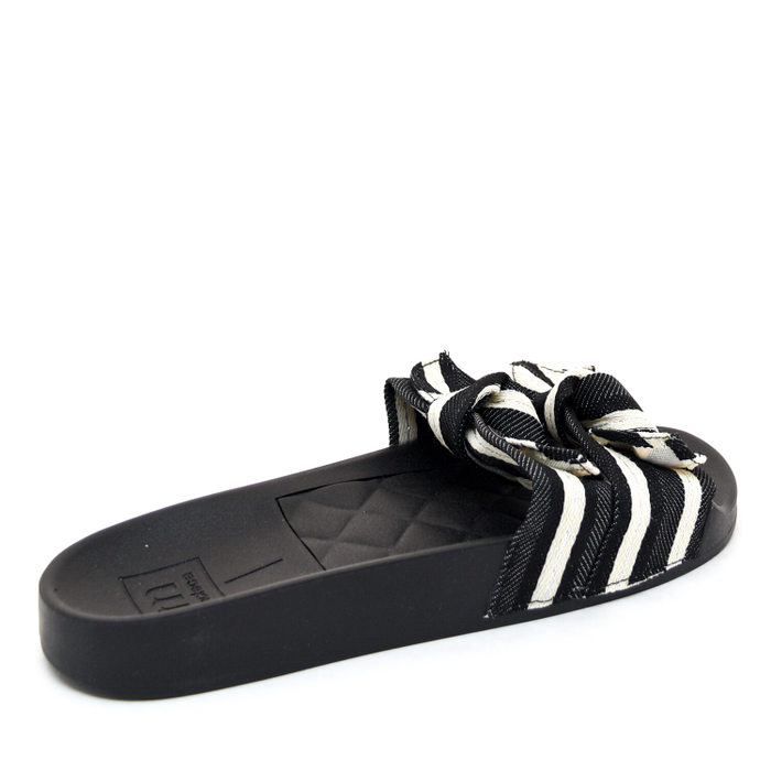 Chinelo Slide Moleca Listrado com Dois Laço Preto e Off White