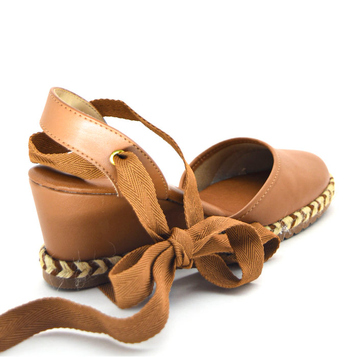 Sandália Anabela Moleca Espadrilhe Detalhe Amarração Calcanhar Aberto Caramelo