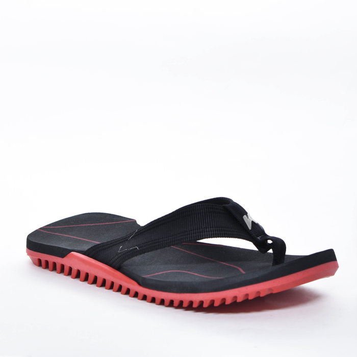 Chinelo Kenner Nk6 Aplicação Metal Solado Tratorado Preto e Vermelho