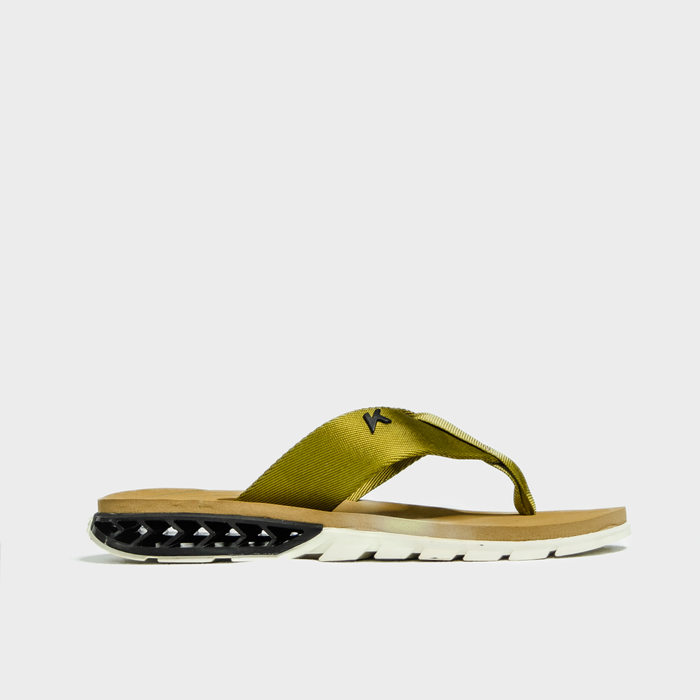 Chinelo Kenner Rakka Bicolor Tira Aplicação Metal Logo Solado Tratorado Bege e Branco