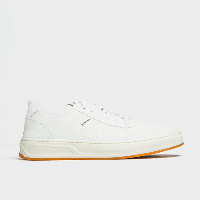 Tênis Strike Detalhe Pesponto com Cadarço Aplicação Logo Solado Antiderrapante Branco