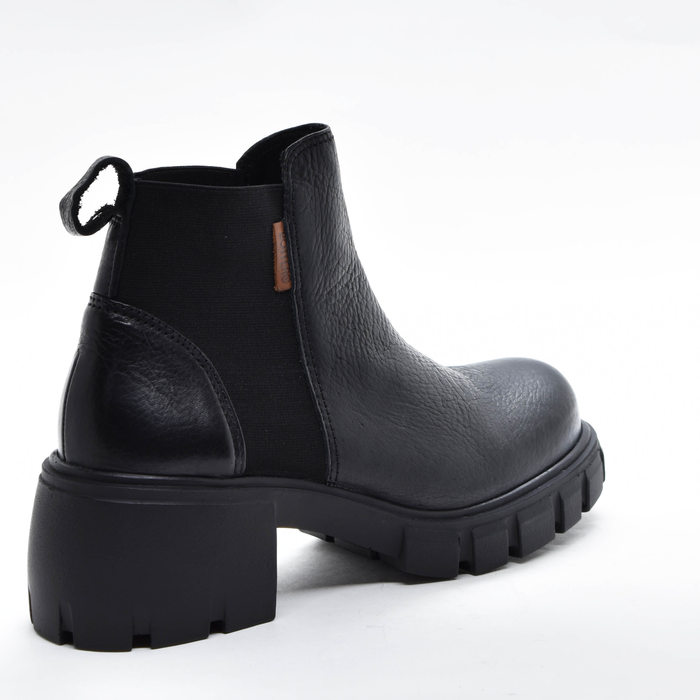 Bota Bottero Couro Cano Curto com Recortes Lateral Elástico Solado Tratorado Salto Grosso Médio Pret