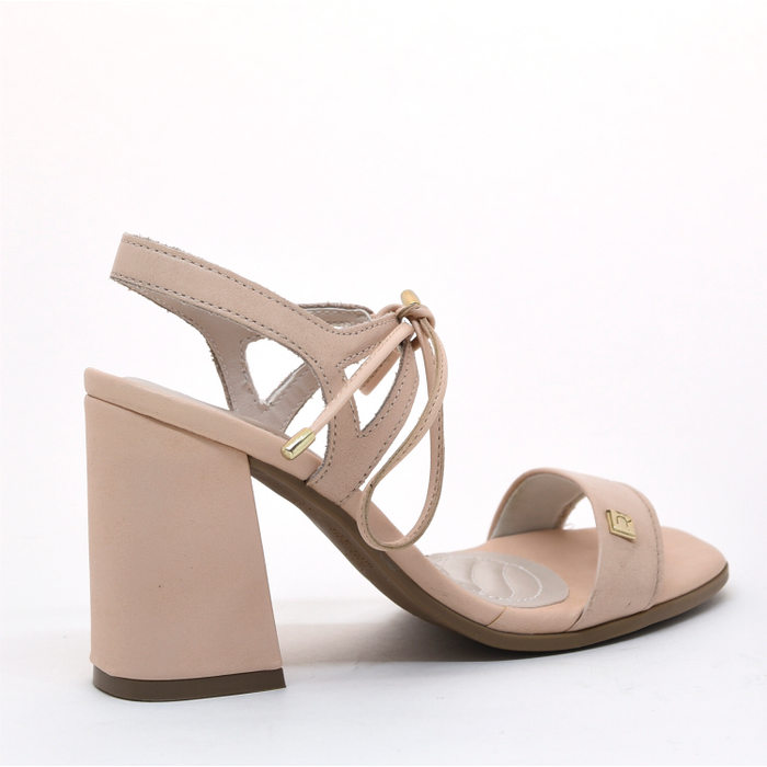 SANDÁLIA RAMARIM SALTO GROSSO COURO FECHAMENTO AMARRAÇÃO METAL LOGO ROSÉ