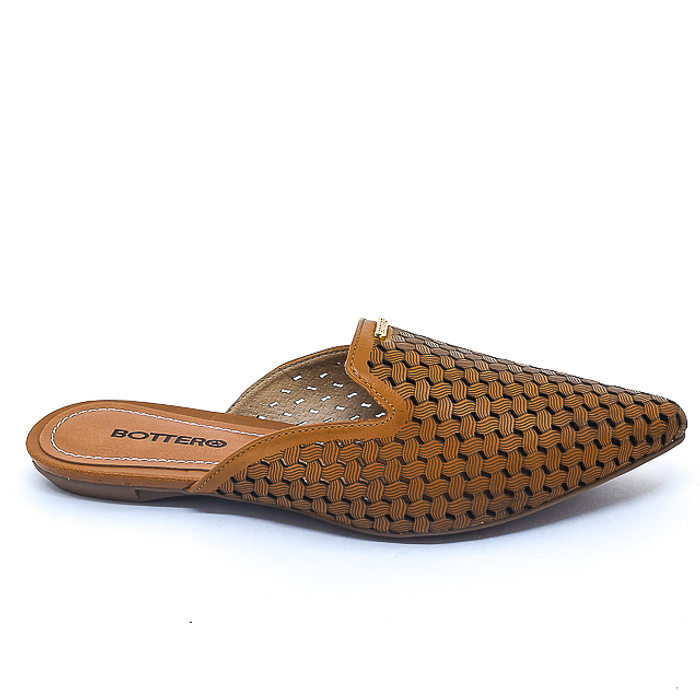 Sapato Mule Bottero Couro Cabedal Vazado Aplicação Metal Logo Caramelo