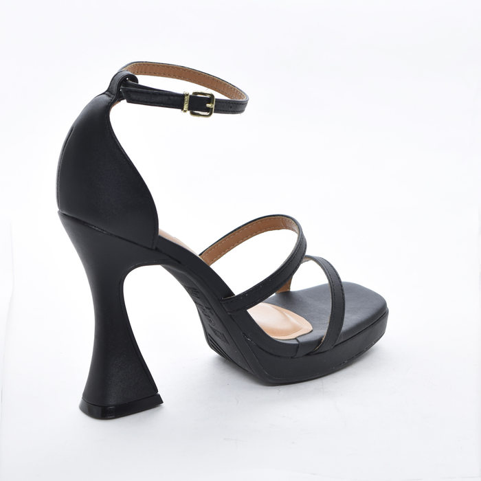 Sandália Meia Pata Vizzano Bico Quadrado Cabedal Tiras Salto Taça Calcanhar Fechado Preto