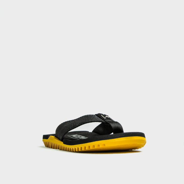 Chinelo Kenner NK6 Aplicação Metal Logo Preto e Amarelo