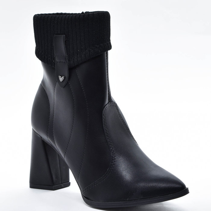 Bota Mississipi Cano Médio Bico Fino com Recortes Detalhe Malha Brilhosa Lateral Aplicação Metal Log