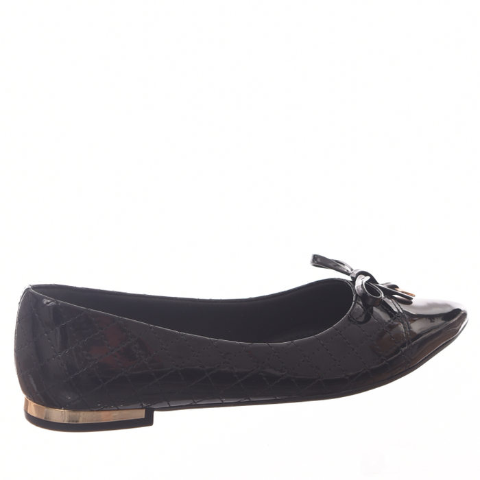 SAPATILHA PICCADILLY MATELASSÊ VERNIZ DETALHE FILETE DOURADO COM LAÇO BICO FINO PRETA