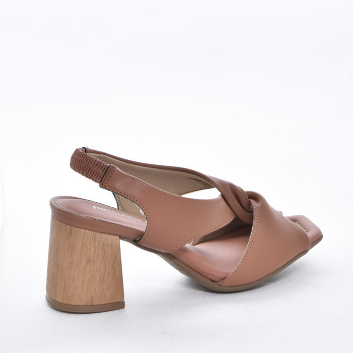 Sandália Piccadilly Bico Quadrado Cabedal Transpassado Lateral Vazada Posterior Elástico Salto Gross