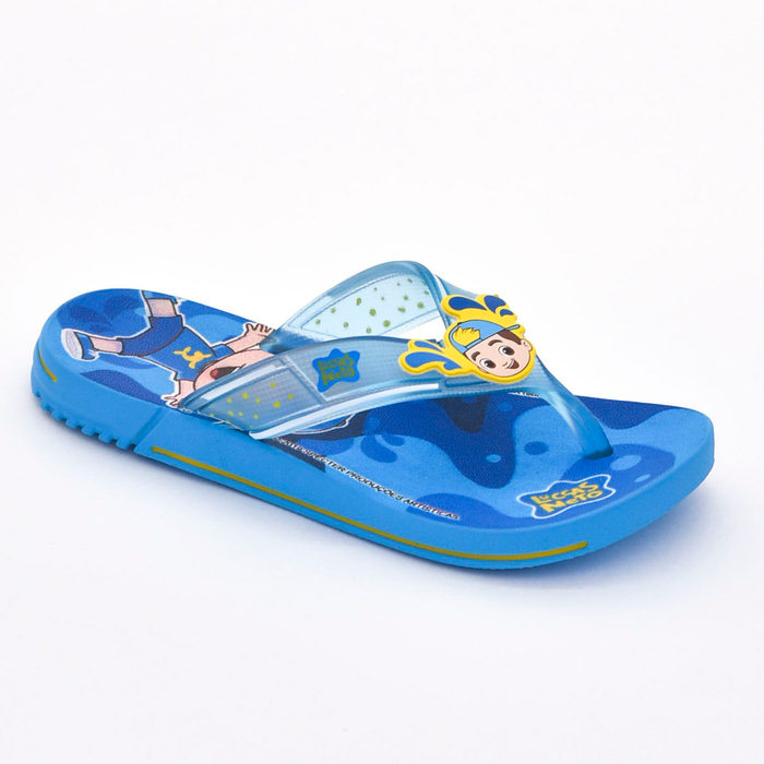 CHINELO GRENDENE LUCCAS NETO ACOMPANHA MÁSCARA AZUL