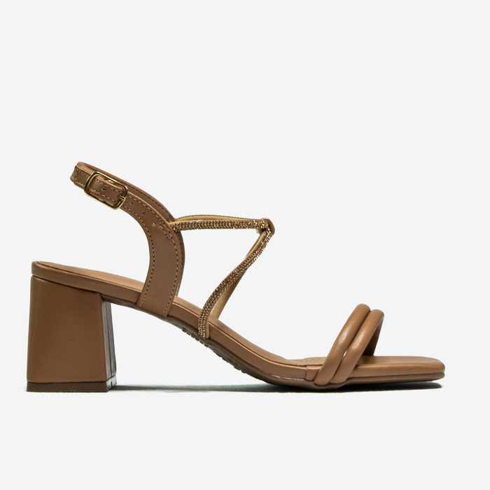 Sandália Via Marte Bico Quadrado com Tiras Strass Nó Salto Baixo Fechamento Fivela Bege