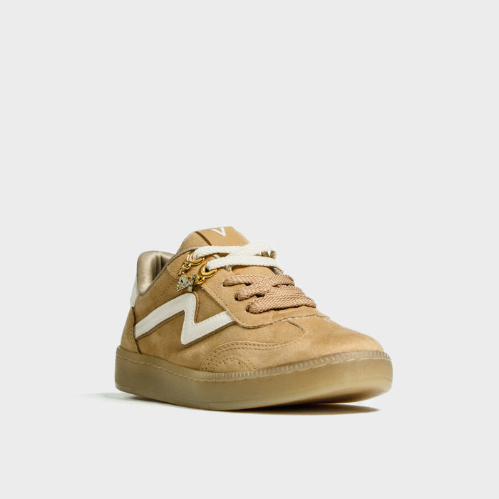 Tênis Via Marte Camurça Lateral Pingente Logo Acompanha Dois Cadarço Bege