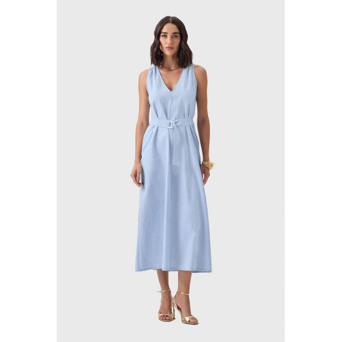 Vestido Midi Flor de Lis Viscose Decote V Liso Bolso Embutido com Cinto Azul Claro