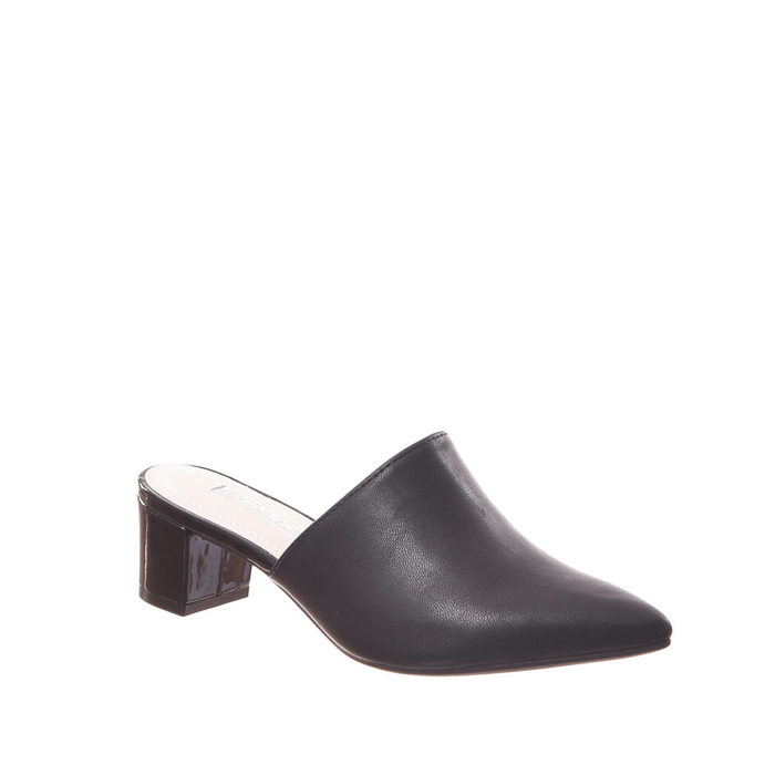 Sapato Mule Via Marte Bico Fino Salto Quadrado Detalhe Verniz Preto
