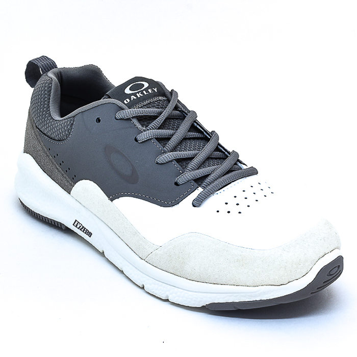 Tênis Jogger Oakley Satellite Evzero Microperfuros com Recortes Solado Trabalhado Cinza e Branco