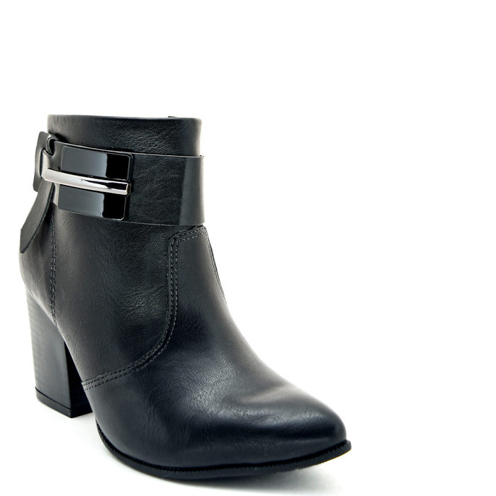 Bota ramarim tachas preta sales