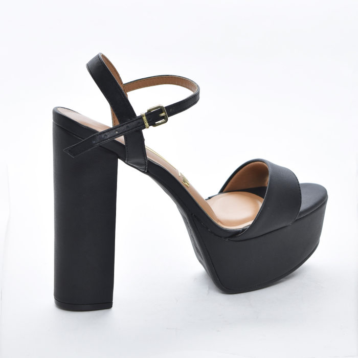 Sandália Plataforma Vizzano Cabedal Tira Salto Alto Grosso Fechamento Fivela Preto