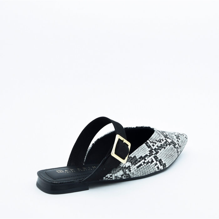 Sapato Mule Ramarim Bico Fino Animal Print Detalhe Fivela Preto e Branco