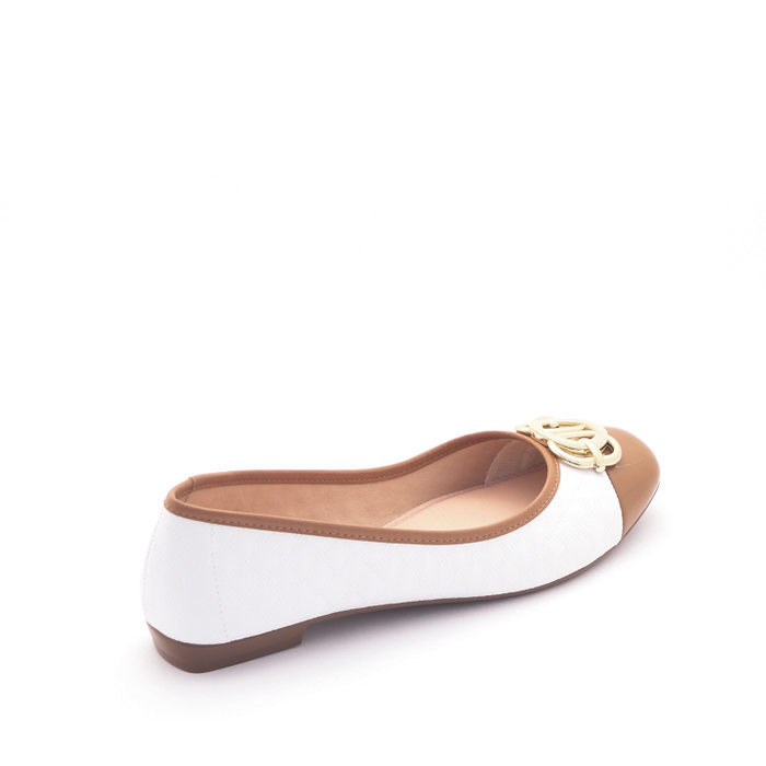 Sapatilha Moleca Bicolor Matelassê Detalhe Fivela Biqueira Veniz Branco e Marrom