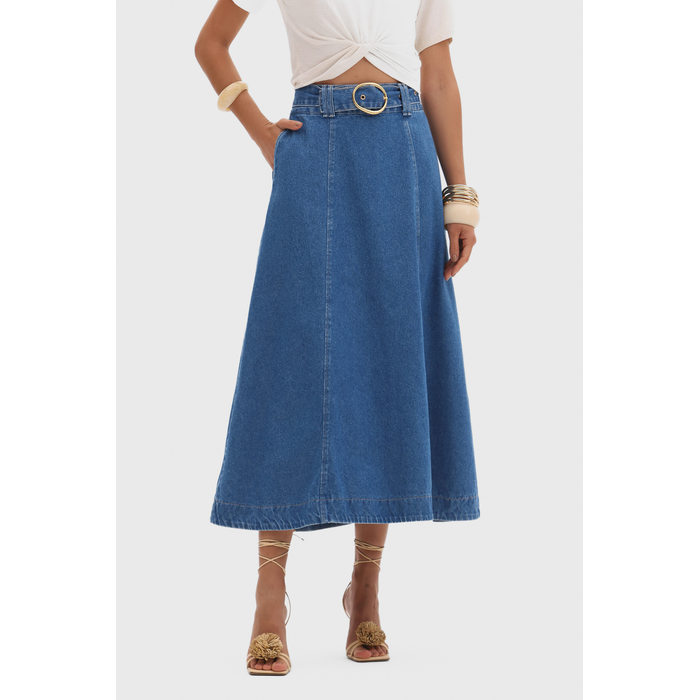 Saia Midi Flor de Lis Jeans Algodão Lisa Bolso Faca Acompanha Cinto Fechamento Posterior Zíper Azul