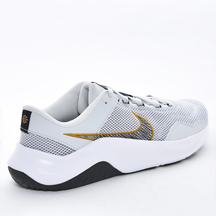 Tênis Nike Legend Essential 3 Tela com Recortes Aplicação Logo Bordado Solado Trabalhado Branco