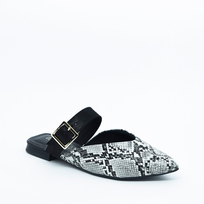 Sapato Mule Ramarim Bico Fino Animal Print Detalhe Fivela Preto e Branco