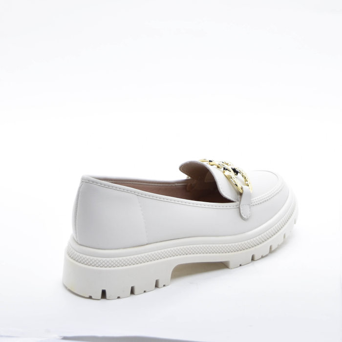 Sapato Mocassim Moleca Detalhe Corrente Dourado Salto Rasteira Solado Tratorado Off White