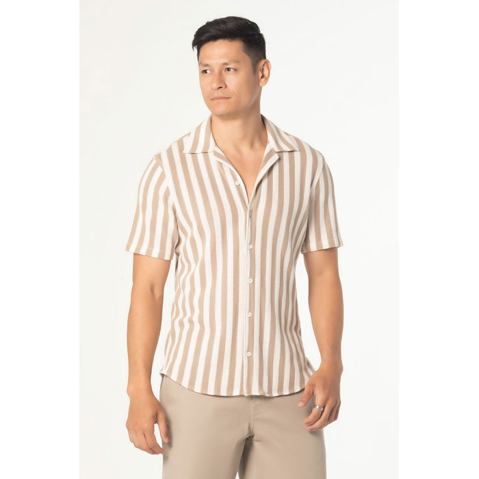 Camisa Dlz APE Maquinetada Gola Colarinho Manga Curta Estampa Listras Fechamento Botões Bege