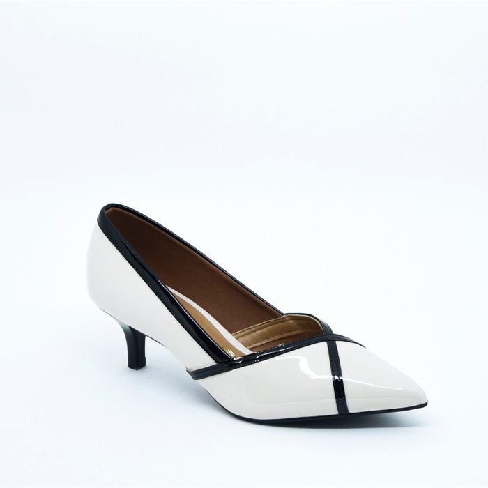 Sapato Scarpin Vizzano Verniz Bico Fino Detalhe X Off White e Preto