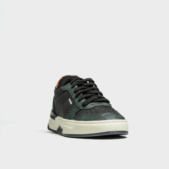 Tênis Strike Space Cadarço Elástico Detalhe Microperfuros Solado Tratorado Preto