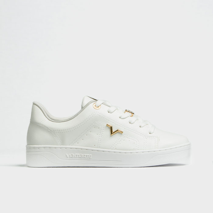 Tênis Via Marte Lateral Recortes Microperfuros Aplicação Logo Cadarço Detalhe Metal Branco