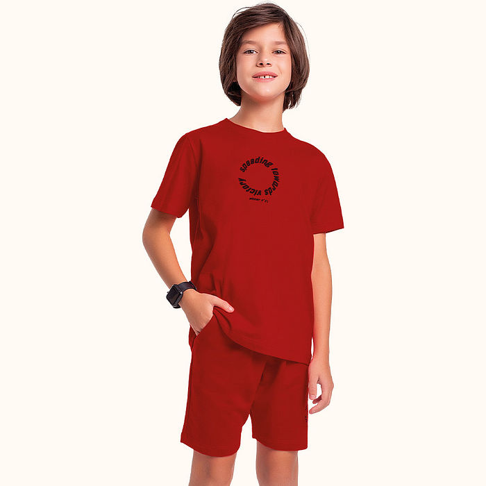 Conjunto camiseta em meia malha e bermuda em moletinho com relevo 3d