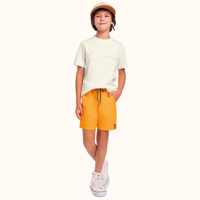 Conjunto camiseta em meia malha e bermuda em microfibra com recorte