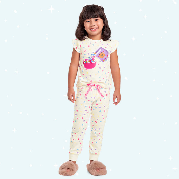 Conjunto pijama blusa e calça com tinta que brilha no escuro