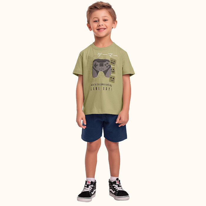 Conjunto camiseta em meia malha e bermuda em moletinho gamer