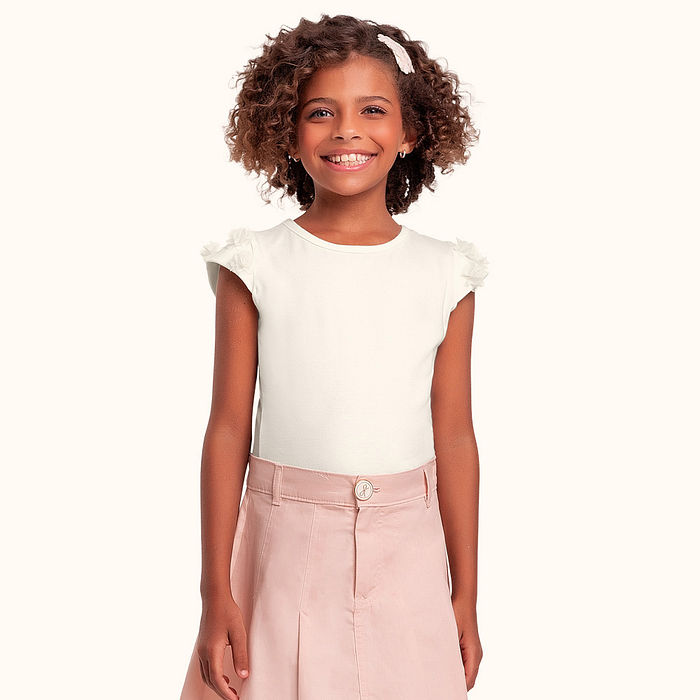 Blusa em cotton leve com aplique decorativo