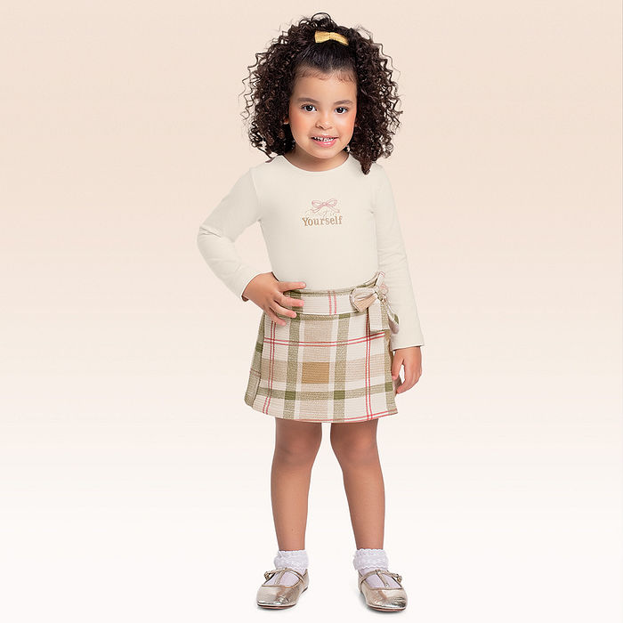 Conjunto blusa manga longa e shorts saia