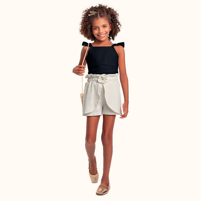 Conjunto blusa em cotton leve e short em ribana lurex com aviamento decorativo