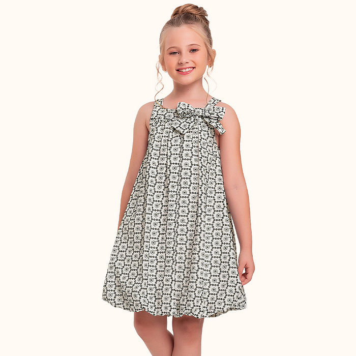 Vestido balone em tecido com laço decorativo