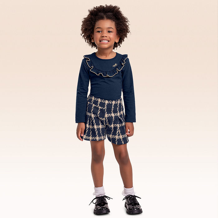 Conjunto blusa manga longa e shorts