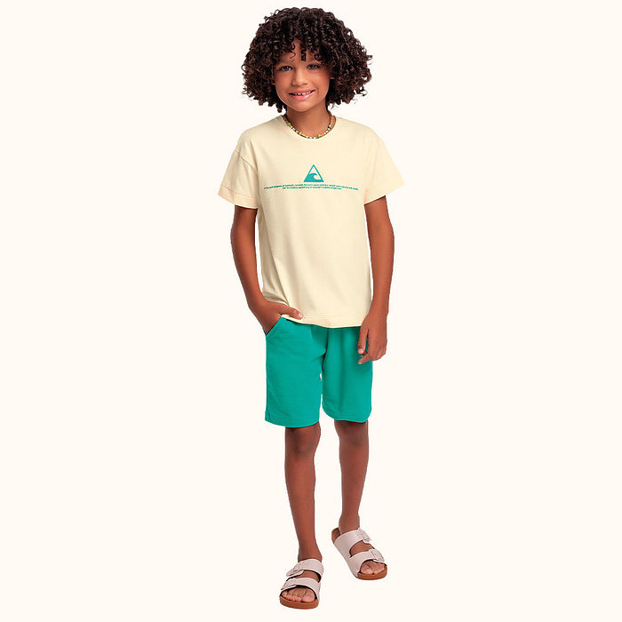 Conjunto camiseta em meia malha e bermuda em moletinho onda