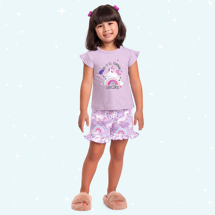 Conjunto pijama blusa e short unicórnio com tinta que brilha no escuro