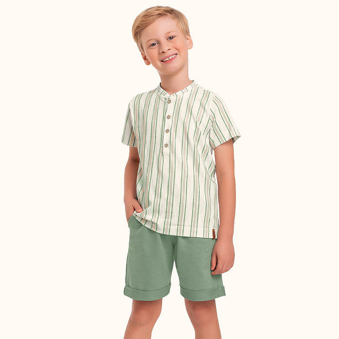 Conjunto camisa gola padre em meia malha  com bordado e bermuda em moletinho listrada