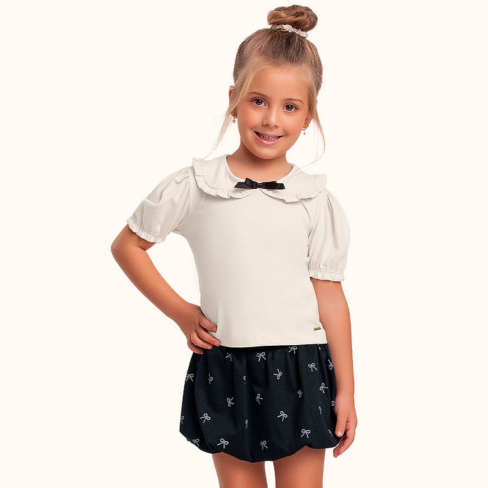 Conjunto blusa e short saia balonê com botão e laço decorativo